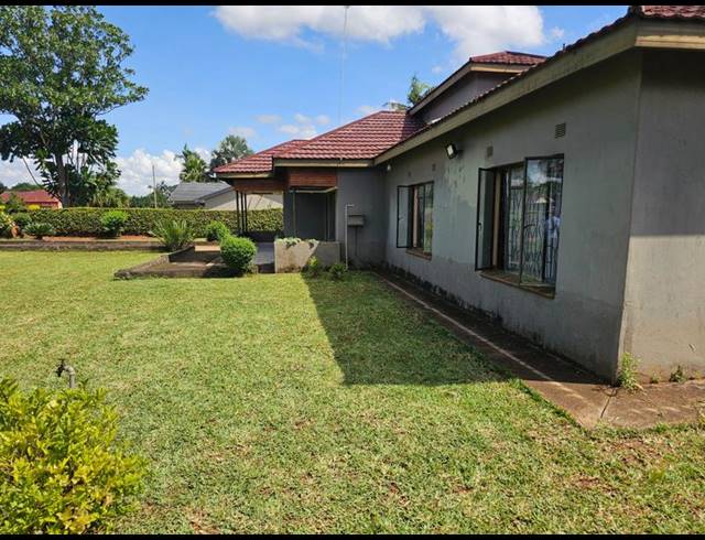 3 BEDROOM HOUSE FOR SALE IN SHAYANDIMA